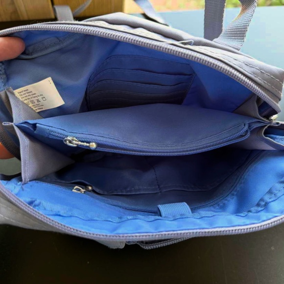 Baggallini crossbody organizer bag - rare lavender color - Picture 3 of 3